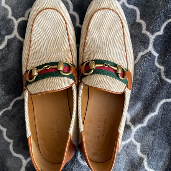 Gucci Men\'s Beige Loafers with Brown Accents